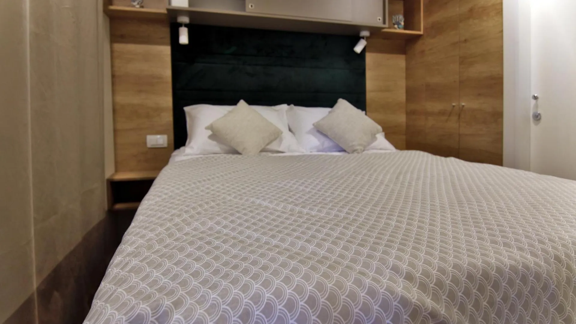 Mobile Home Tara بيوغْغاد نا موغو مكان تخييم